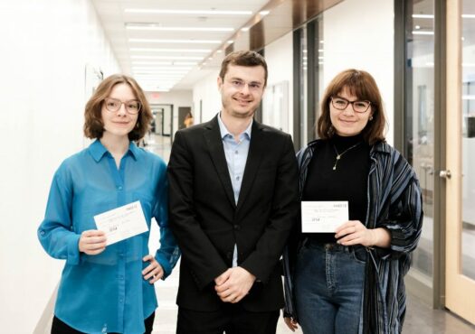 Remise de bourses à deux étudiantes