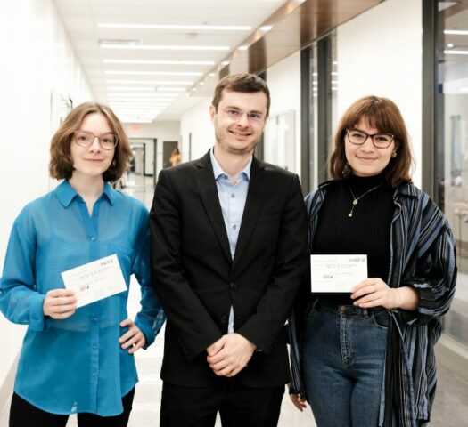 Remise de bourses à deux étudiantes