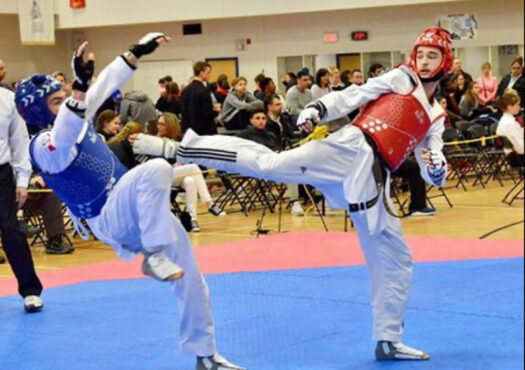 Brian Horcicak, étudiant en Technologie de l'architecture, pendant une compétition de taekwondo