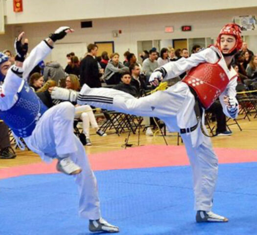 Brian Horcicak, étudiant en Technologie de l'architecture, pendant une compétition de taekwondo