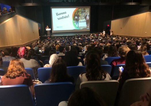 La salle Émile-Legault a accueilli plusieurs centaines de futures étudiantes et étudiants les lundi 21 et mardi 22 août derniers.