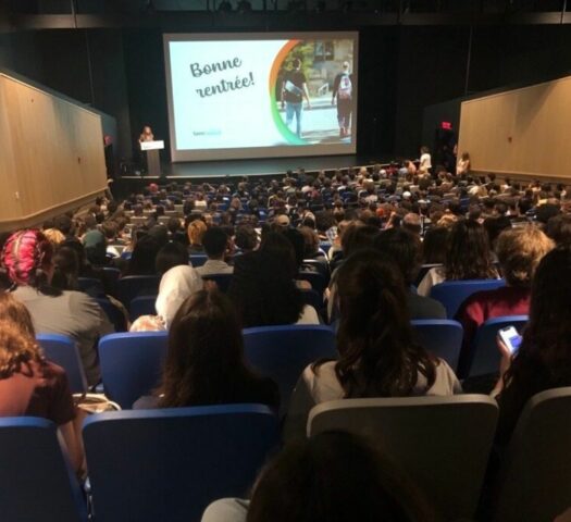 La salle Émile-Legault a accueilli plusieurs centaines de futures étudiantes et étudiants les lundi 21 et mardi 22 août derniers.