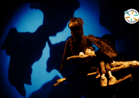 Scène du spectacle Lili et les corbeaux, photo de Michel Mercé.